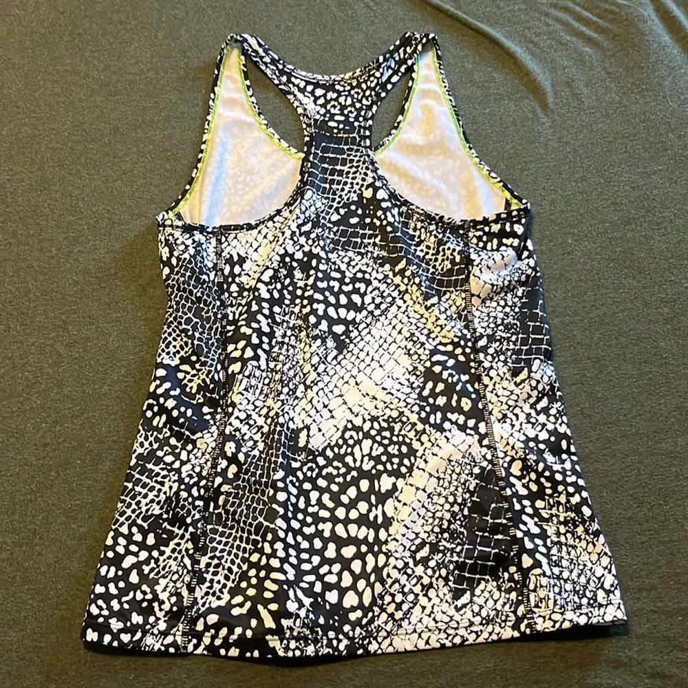 Black and white H&M workout top - Picture 5 of 5